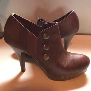 Gently worn leather heels.